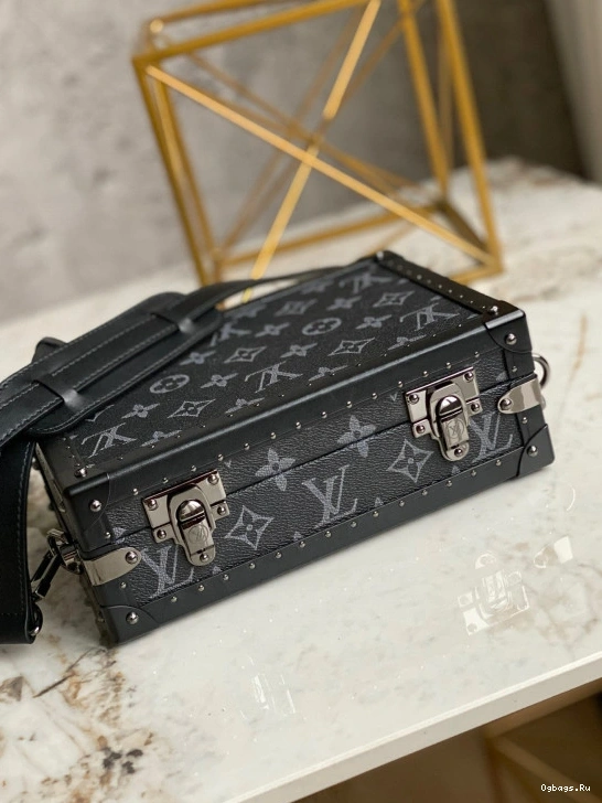 VUITTON CHANELUTCH LOUIS BOX 0121